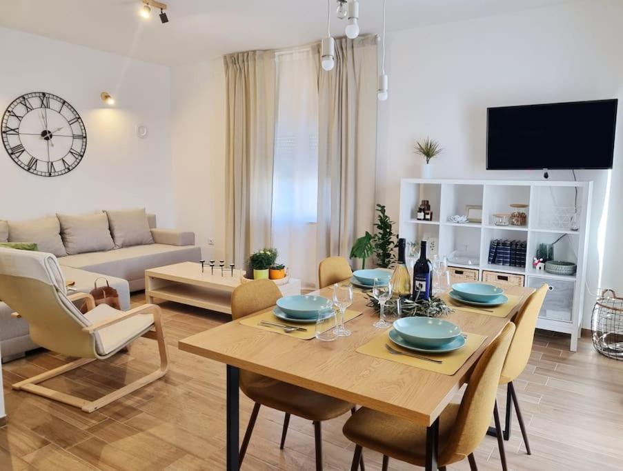 Chi Chi Apartment Pula Bagian luar foto