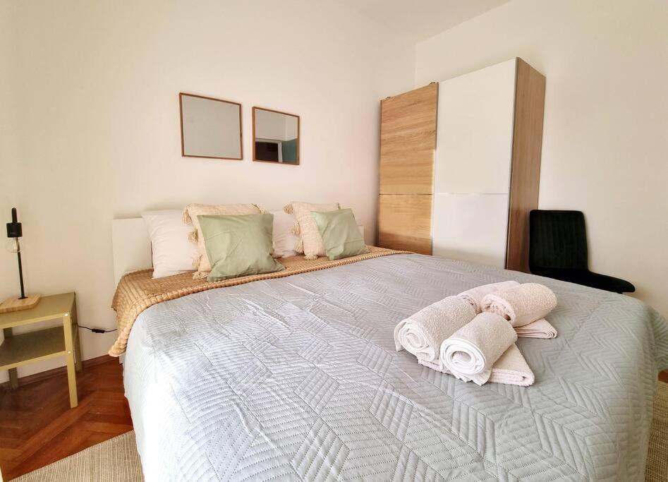Chi Chi Apartment Pula Bagian luar foto