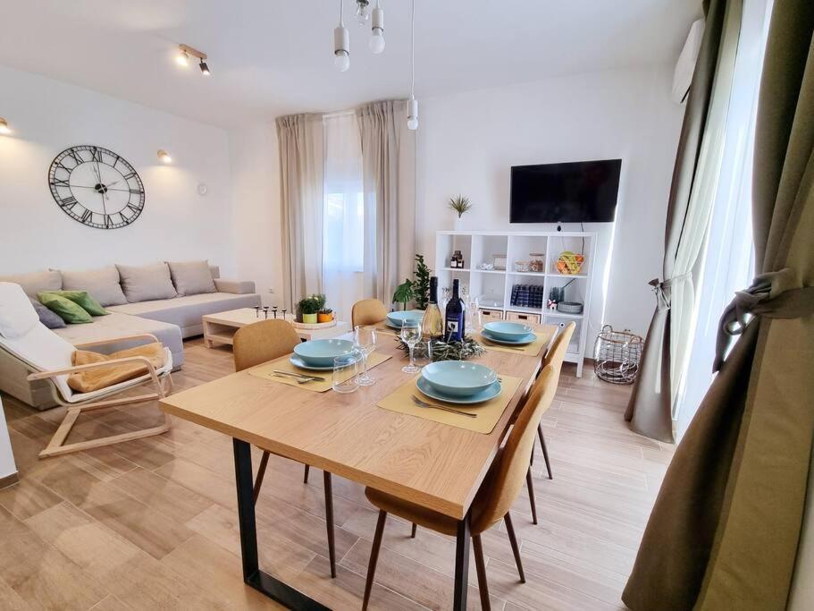 Chi Chi Apartment Pula Bagian luar foto